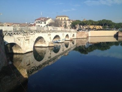 Pont Tibère à Rimini et la légende du diable