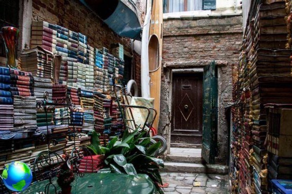 Livraria Acqua Alta em Veneza: imperdível