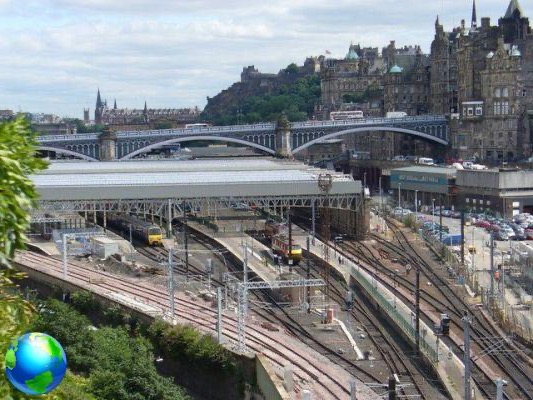 From London to Edinburgh by train for one day