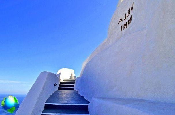 Santorini, where to sleep, 4 structures for you