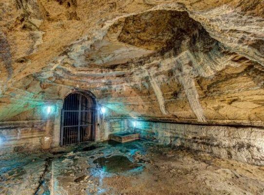 Cuevas de Camerano: horarios, precios y duración de la visita