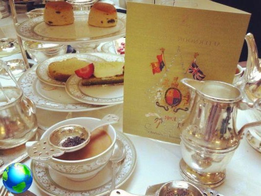 Afternoon Tea in London, the 5 seats for 5 o'clock tea