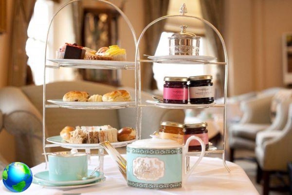 Afternoon Tea in London, the 5 seats for 5 o'clock tea