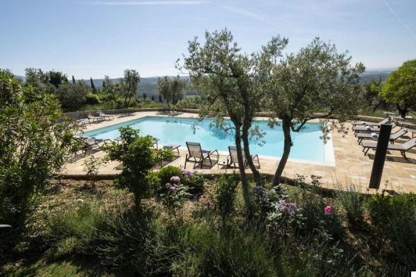 10 beautiful farmhouses with swimming pool in Tuscany