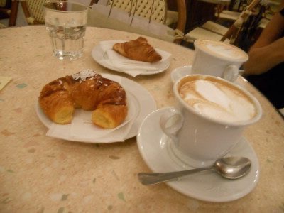 Chiaroscuro, breakfast in Florence with flavored cappuccinos