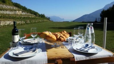Maso Naranch, Val di Gresta: dining in a painting