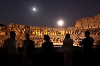 La luna sobre el Coliseo, visitas nocturnas al Coliseo de Roma