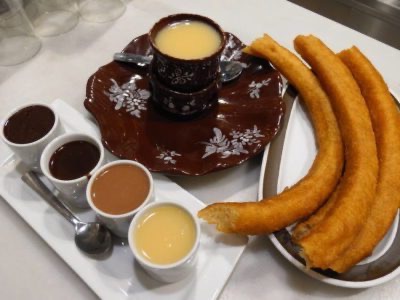 Where to enjoy delicious churros con chocolate in Madrid