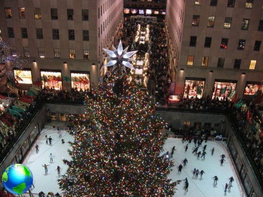 New York, lighting up Christmas trees