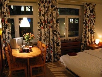 Hans Brinker Budget Hotel, durmiendo en Ámsterdam para el Día de la Reina