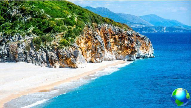Himare, to discover the most beautiful beaches in Albania