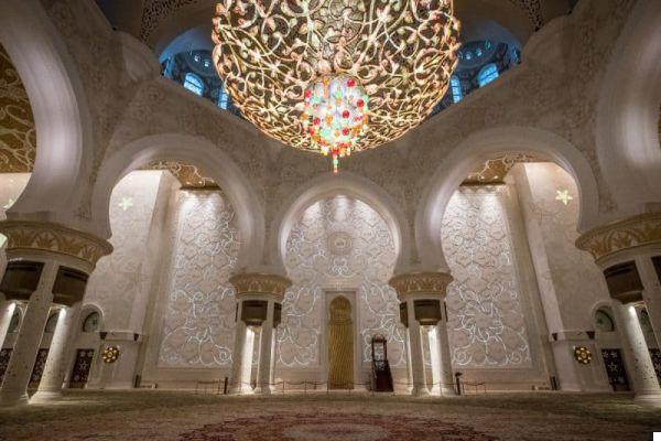 Stop in Abu Dhabi: what to see in a few hours