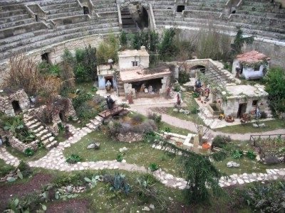 Lecce: ville de crèches en pierre et papier mâché