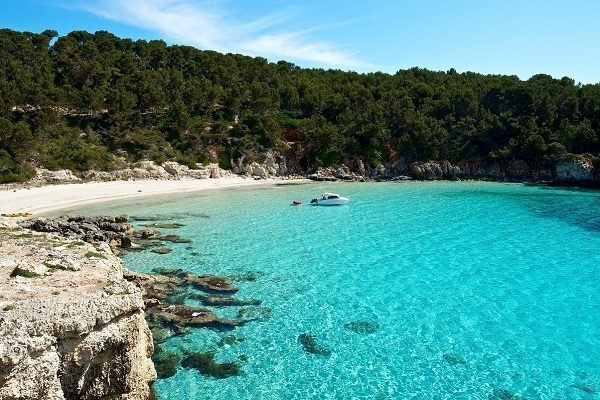 Praias em Menorca para famílias com crianças
