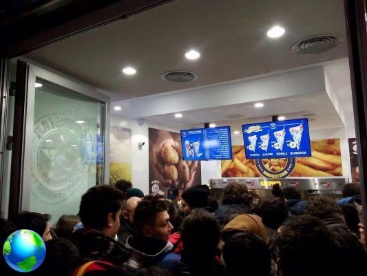 Chipstar mania in Naples: Vomero fries