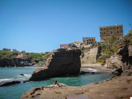 On holiday in Ventotene: the beaches, what to see, where to sleep